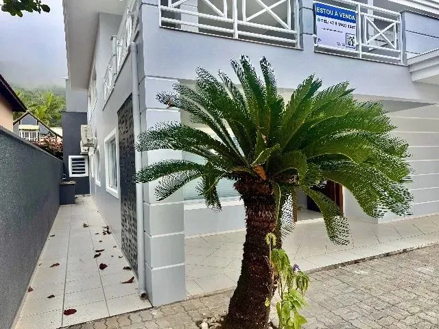 Imagem: Linda Casa na Praia de Itaguaçu - a Apenas