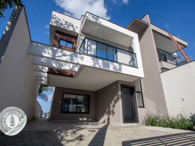 Imagem: Venda - Sobrado com 3 Suítes e com Piscina
