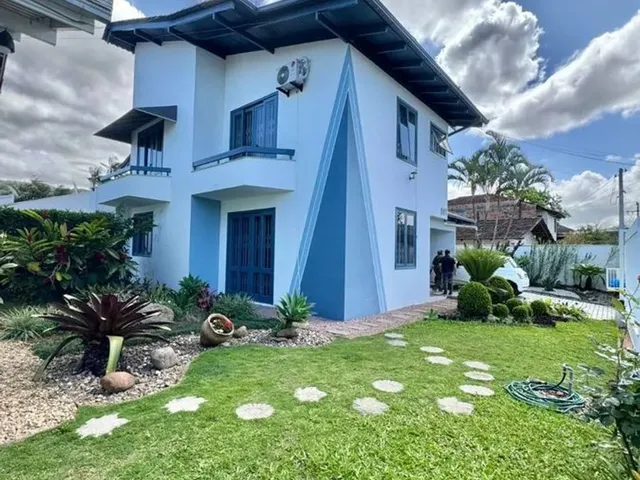 Imagem: Casa 4 Quartos - Bairro Iririú