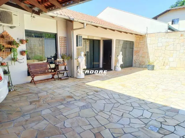 Imagem: Excelente Residência com Piscina no Bairro