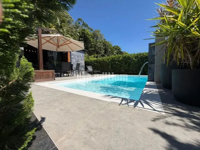 Imagem 1: Casa com Piscina À Venda em Brusque Bairro Rio Branco, 3 Dormitórios Sendo 1 Suíte