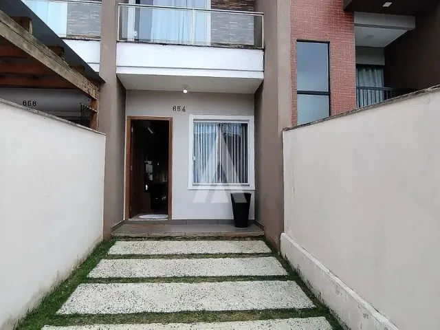 Imagem 1: Ótimo Sobrado Geminado com 2 Quartos À Venda no Bairro santa Catarina em Joinville-Sc