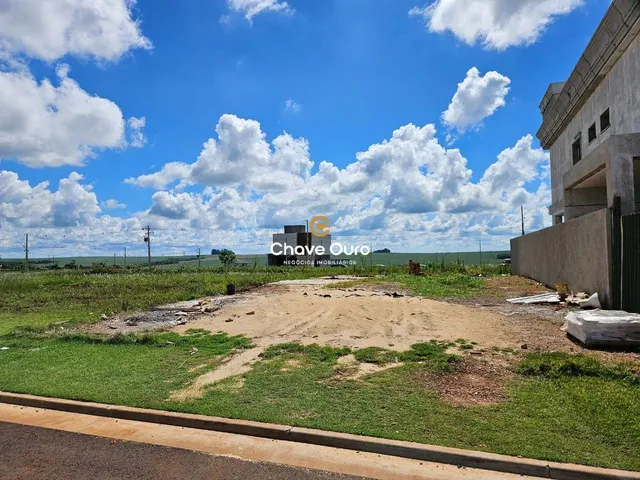 Imagem: Terreno À Venda em Condomínio Fechado