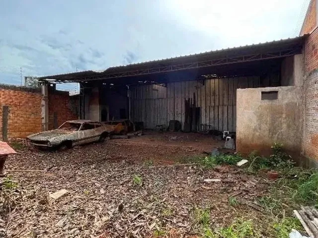 Imagem 4: Terreno com Barracão (Construção no Final do Terreno