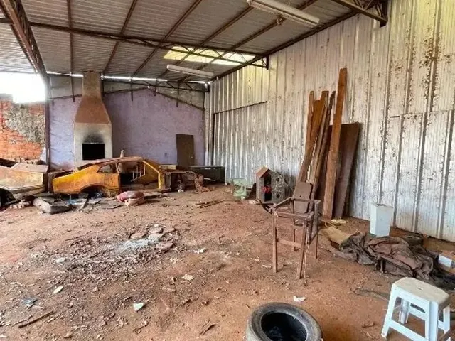 Imagem 9: Terreno com Barracão (Construção no Final do Terreno
