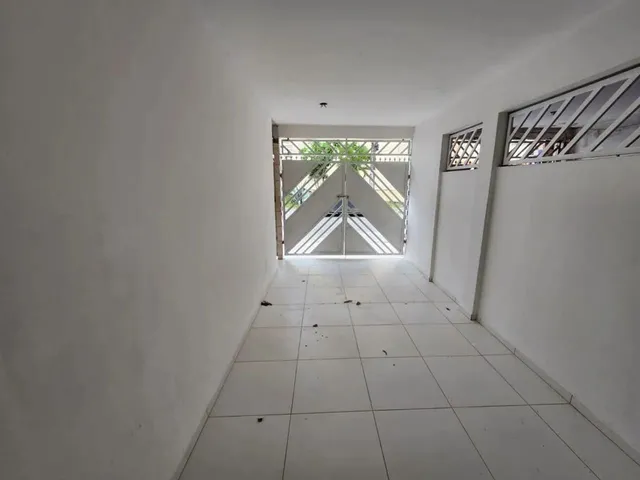 Imagem: A casa possui 4 Dormitórios, 1 Suíte, 2 Banheiros, 1 Vaga