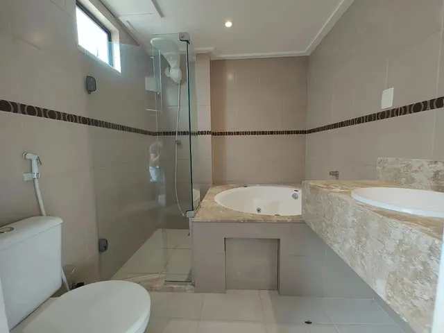 Imagem 3: Imóvel para Vender Ou Alugar Tem 240 Metros com 4 Quartos em Centro - Lauro de Freitas