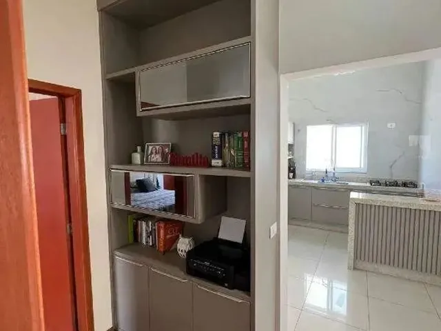 Imagem 3: Casa À Venda com 3 Quartos (1 Suíte) e 4 Vagas no Residencial Jardim das Flores Em