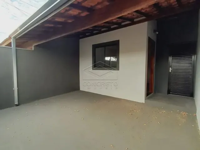 Imagem: A casa possui 2 Dormitórios, 1 Banheiro, 2 Vagas na