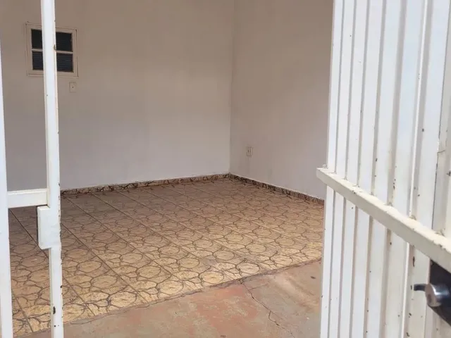 Imagem: A casa possui 3 Dormitórios, 1 Suíte, 3 Banheiros, 1 Vaga