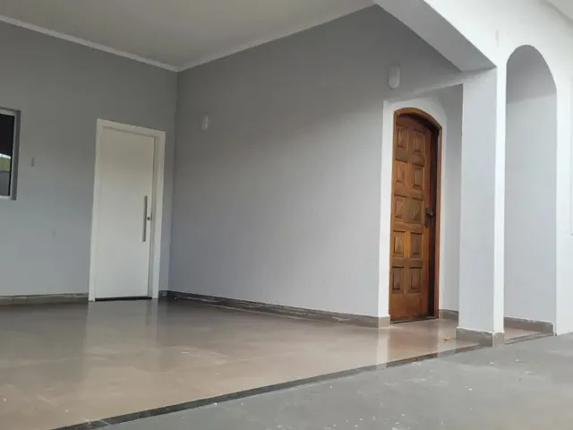 Imagem: A casa possui 3 Dormitórios, 1 Suíte, 2 Banheiros, 3