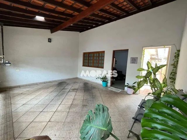 Imagem 11: Casa Térrea com 3 Quartos (1 Suíte), 2 Vagas, À Venda 180 M² por...