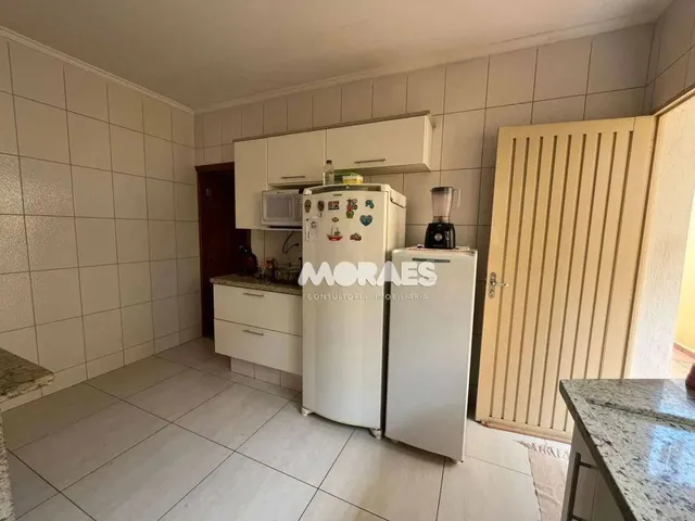 Imagem 14: Casa Térrea com 3 Quartos (1 Suíte), 2 Vagas, À Venda 180 M² por...