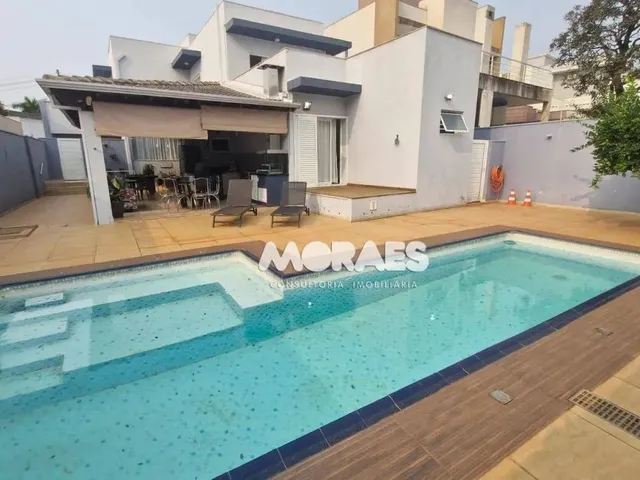 Imagem: A casa em condomínio possui 4 Dormitórios, 2 Suítes, 5