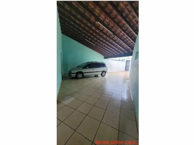 Imagem: Casa no Centro, com 03 Dormitorios