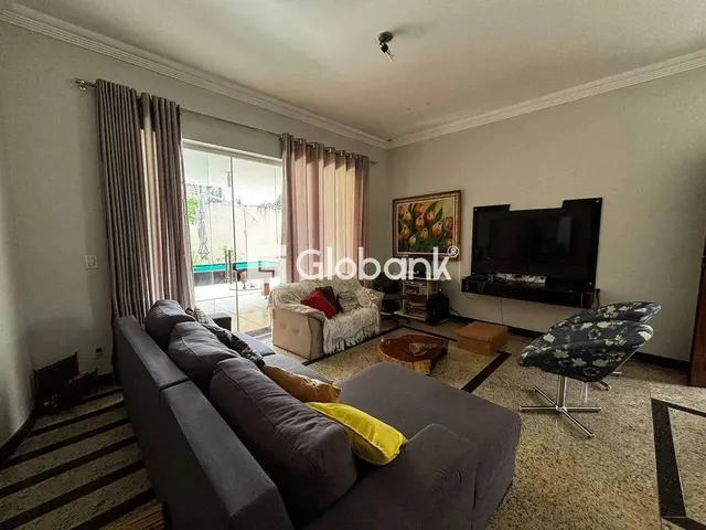 Imagem 16: Casa À Venda em Morada do Sol, Montes Claros - 4 Quartos, 2 Suítes, 4 Vagas