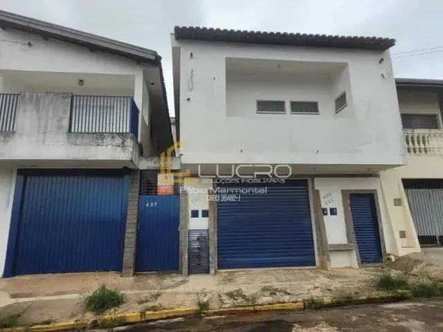 Imagem: A casa possui 4 Dormitórios, 2 Suítes, 5 Banheiros, 1