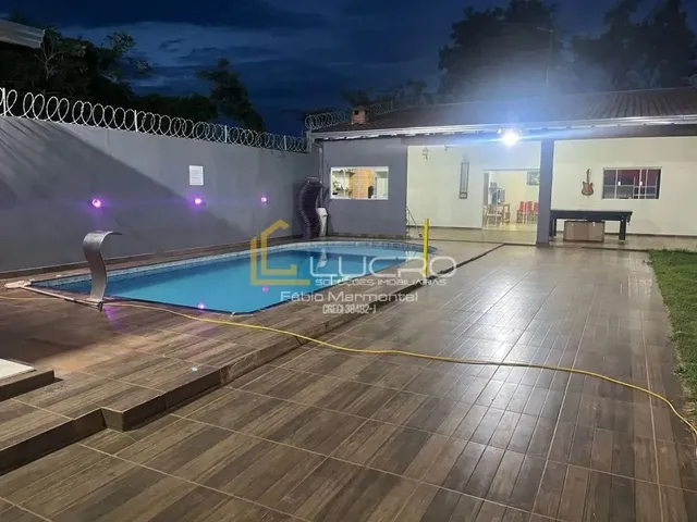 Imagem: A casa possui 2 Dormitórios, 2 Banheiros, 4 Vagas na