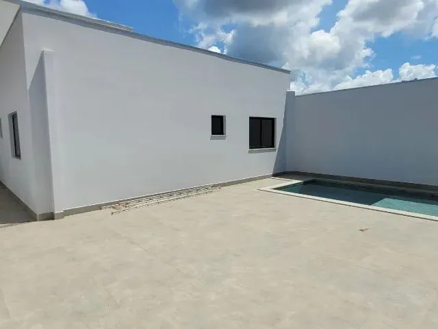 Imagem 4: Casa Térrea com Piscina no Bairro Ibituruna. 155 M² de Área Construída e 300 M² De