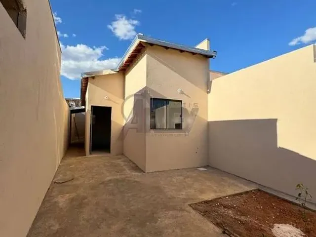 Imagem 1: Casa Térrea À Venda em Bairro Tranquilo