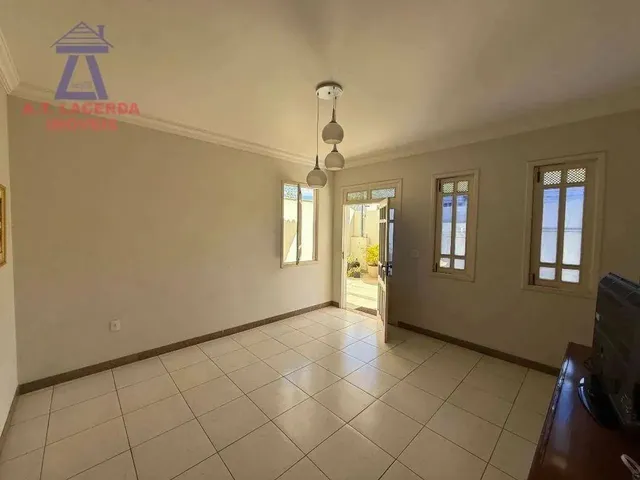 Imagem 2: Casa Térrea com 4 Quartos - Ibituruna