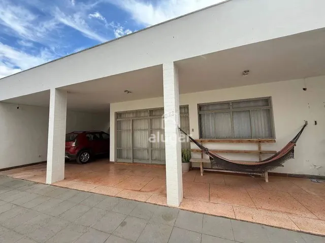 Imagem 1: Casa À Venda, 4 Quartos, 1 Suíte, 2 Vagas, Centro - Montes Claros/Mg - R$ 1.500.000,00