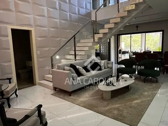 Imagem: A casa em condomínio possui 4 Dormitórios, 1 Banheiro, 3