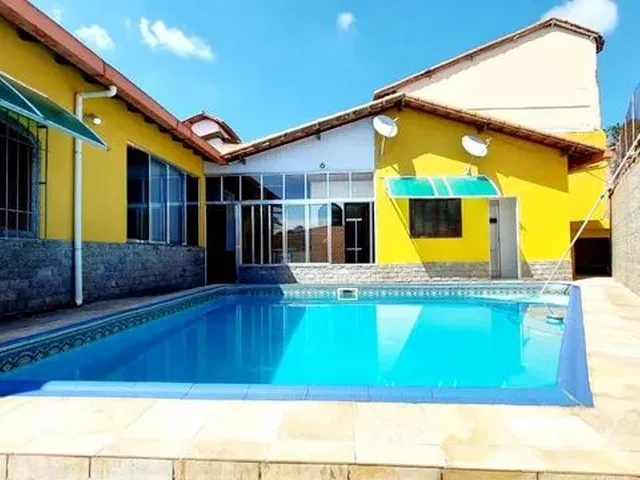 Imagem: A casa possui 3 Dormitórios, 1 Suíte, 3 Banheiros, 4