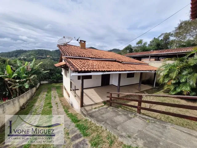 Imagem: A casa possui 3 Dormitórios, 1 Suíte, 2 Banheiros, 1 Vaga