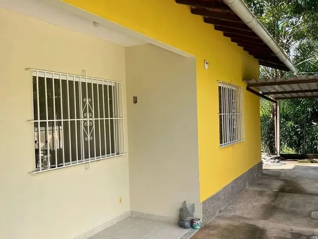 Imagem: A casa possui 2 Dormitórios, 1 Suíte, 2 Banheiros, 1 Vaga