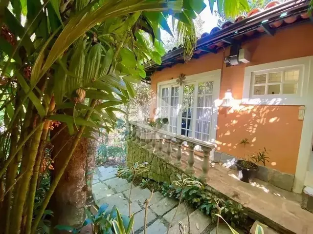 Imagem: A casa possui 3 Dormitórios, 3 Suítes, 3 Banheiros, 1
