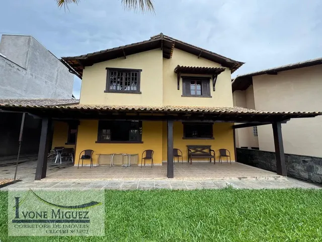 Imagem: A casa possui 3 Dormitórios, 1 Suíte, 3 Banheiros, 182m²