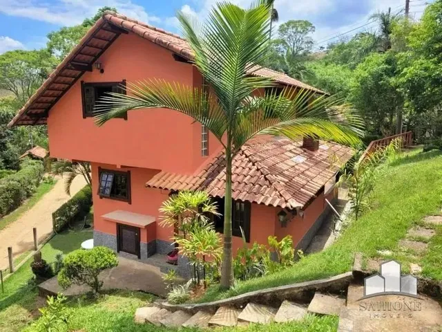 Imagem: A casa possui 2 Dormitórios, 2 Banheiros, 3 Vagas na