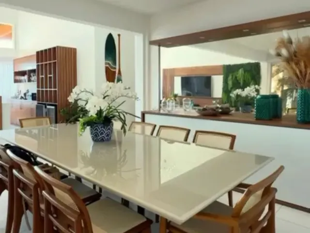 Imagem: A casa possui 4 Dormitórios, 4 Suítes, 5 Banheiros, 3