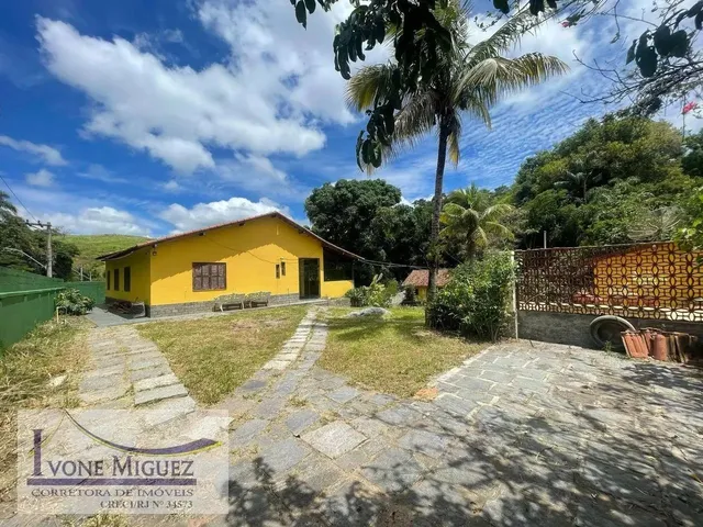 Imagem: A casa possui 5 Dormitórios, 1 Suíte, 4 Banheiros, 1 Vaga