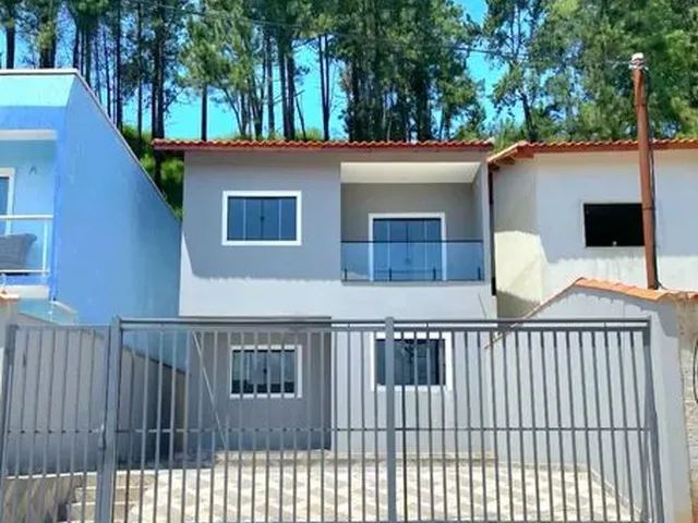 Imagem: A casa possui 3 Dormitórios, 1 Suíte, 3 Banheiros, 2