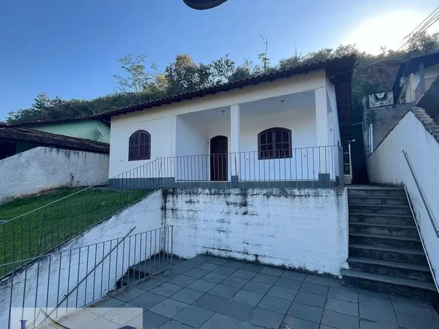 Imagem: A casa possui 3 Dormitórios, 1 Suíte, 3 Banheiros, 142m²