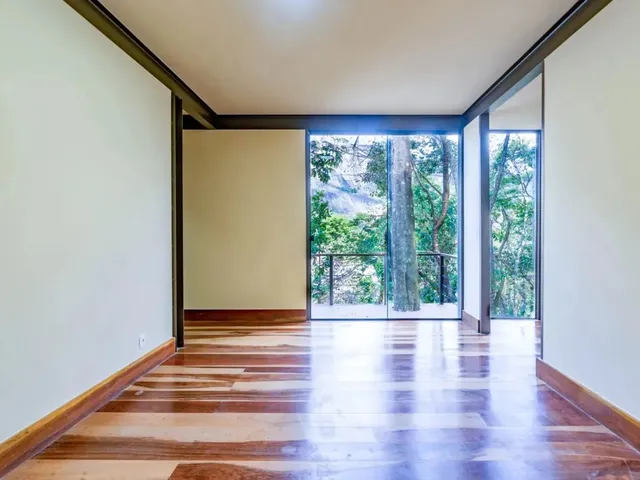 Imagem 3: Casa com 4 Quartos em Condomínio em Araras, Petrópolis