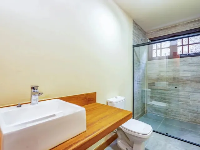 Imagem 6: Casa com 4 Quartos em Condomínio em Araras, Petrópolis