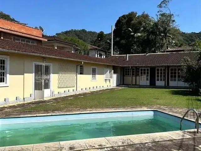 Imagem 6: Casa À Venda com 1050,00M² e 4 Quartos Sendo 3 Suítes, em Valparaíso, Petrópolis - Rj