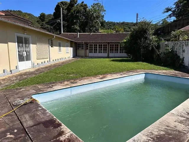 Imagem 9: Casa À Venda com 1050,00M² e 4 Quartos Sendo 3 Suítes, em Valparaíso, Petrópolis - Rj