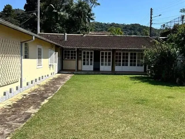 Imagem 7: Casa À Venda com 1050,00M² e 4 Quartos Sendo 3 Suítes, em Valparaíso, Petrópolis - Rj