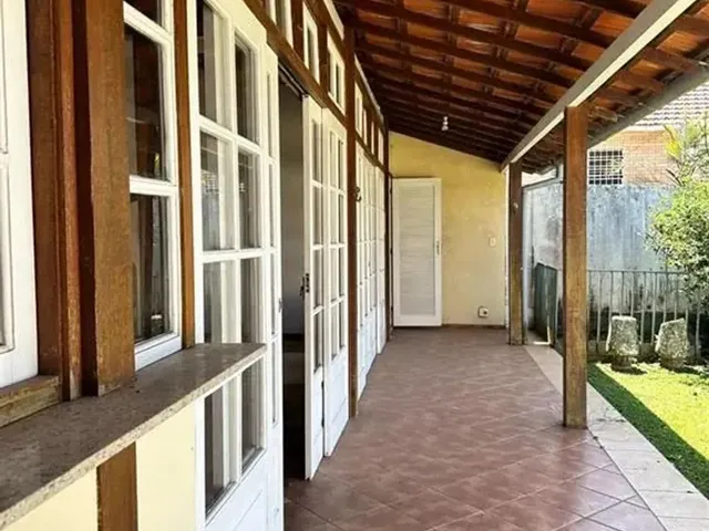 Imagem 5: Casa À Venda com 1050,00M² e 4 Quartos Sendo 3 Suítes, em Valparaíso, Petrópolis - Rj