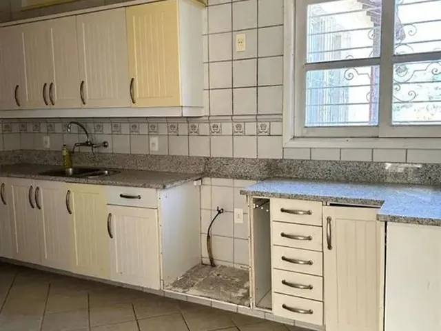 Imagem 3: Casa À Venda com 1050,00M² e 4 Quartos Sendo 3 Suítes, em Valparaíso, Petrópolis - Rj