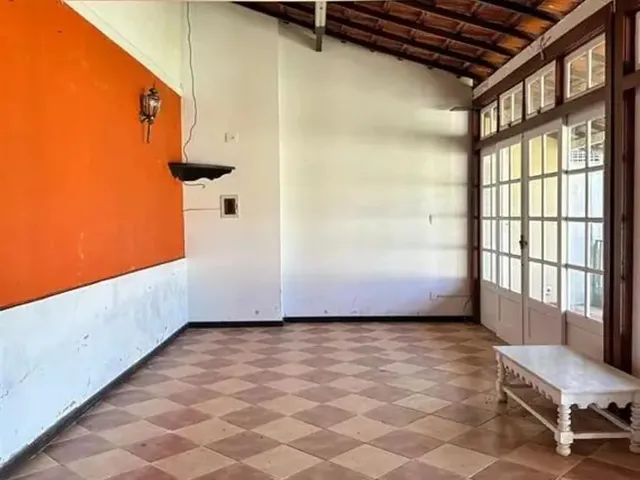 Imagem 2: Casa À Venda com 1050,00M² e 4 Quartos Sendo 3 Suítes, em Valparaíso, Petrópolis - Rj