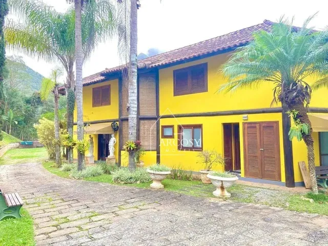 Imagem: Casa com 4 Dormitórios À Venda, 300 M²