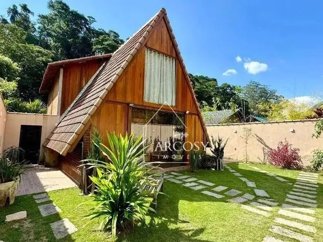 Imagem: A casa possui 2 Dormitórios, 3 Banheiros, Acomodam 4