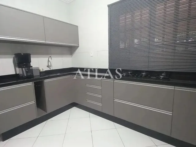 Imagem: A casa possui 2 Dormitórios, 1 Suíte, 2 Banheiros, 1 Vaga