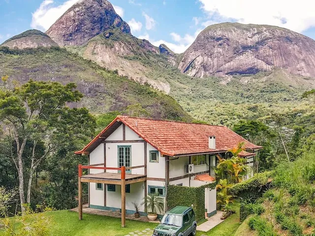 Imagem: A casa em condomínio possui 4 Dormitórios, 1 Banheiro, 4