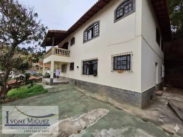 Imagem: A casa possui 5 Dormitórios, 1 Suíte, 4 Banheiros, 508m²